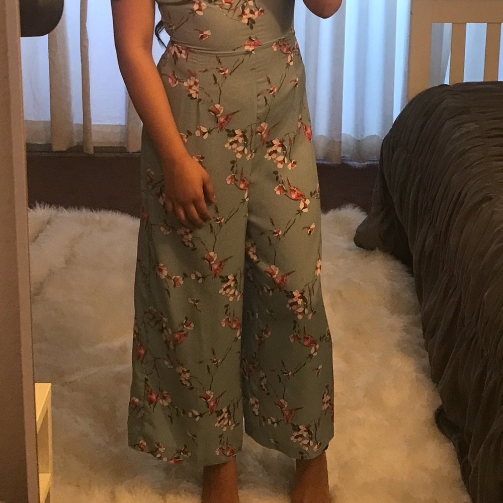 Alison romper ✨ - Picture 3 of 3